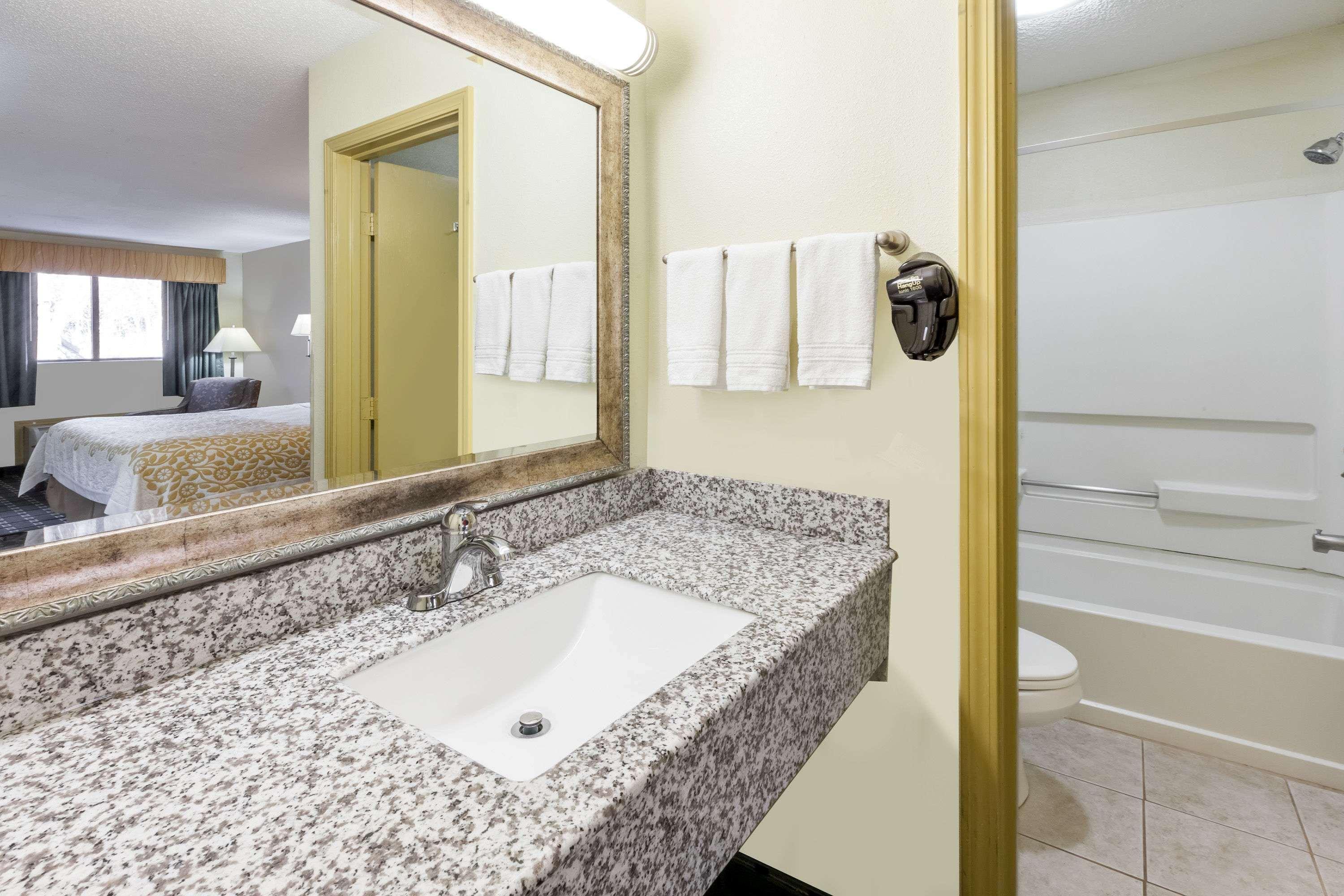 Days Inn By Wyndham Kent - Akron Luaran gambar